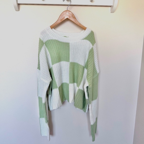 moon & madison Sweaters - Moon & Madison Women's Cropped Green and White Checkered Sweater Size Medium